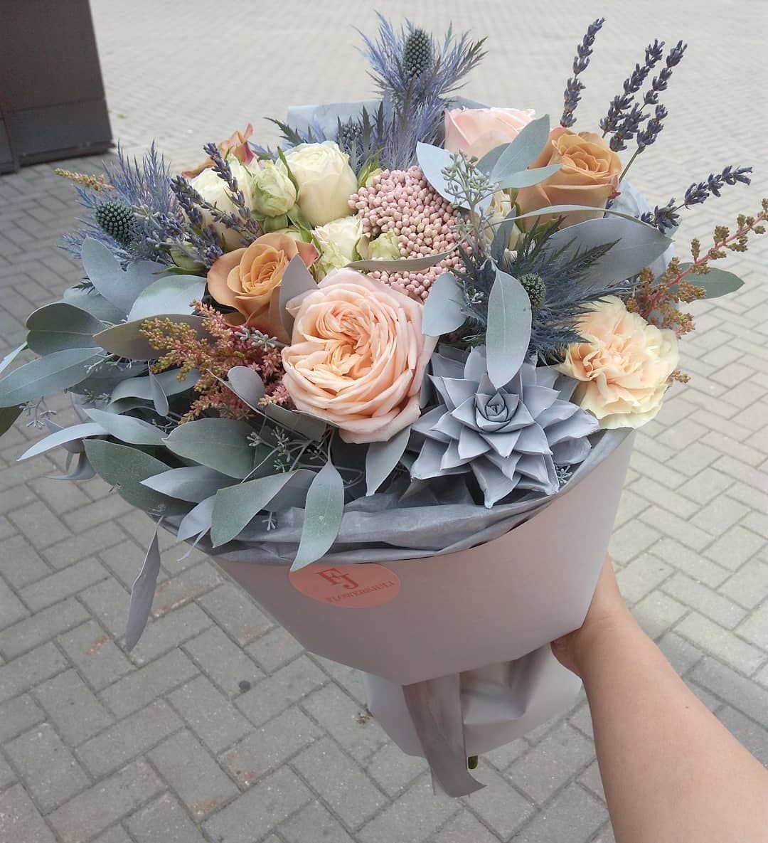 Красивые искусственные цветы
