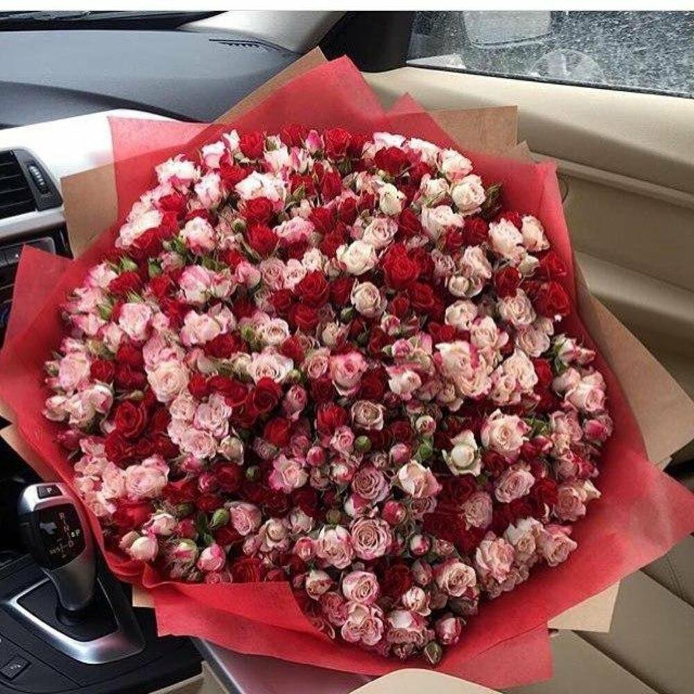 Букет красивый из розовых роз
