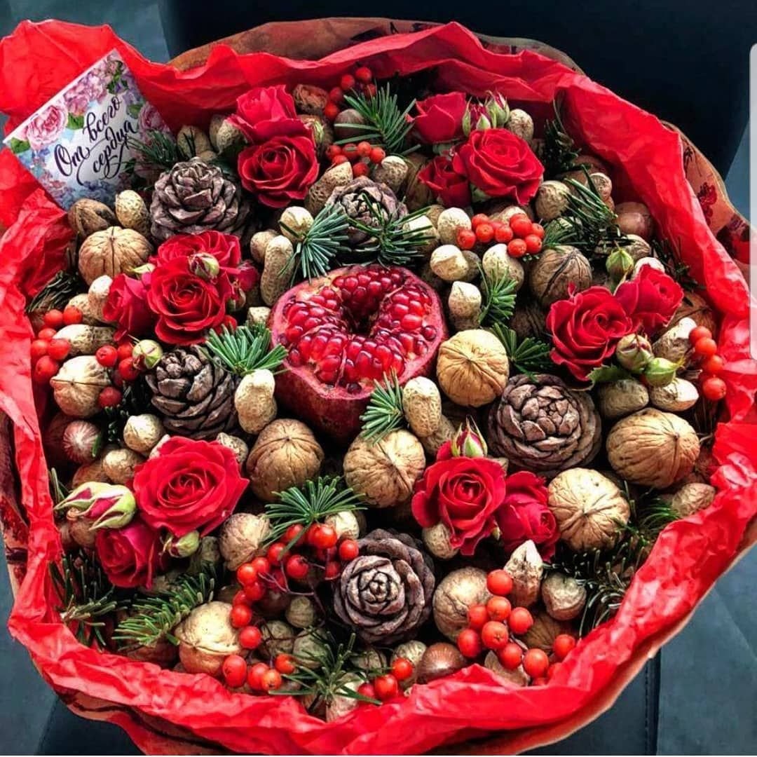 Букет из орехов
