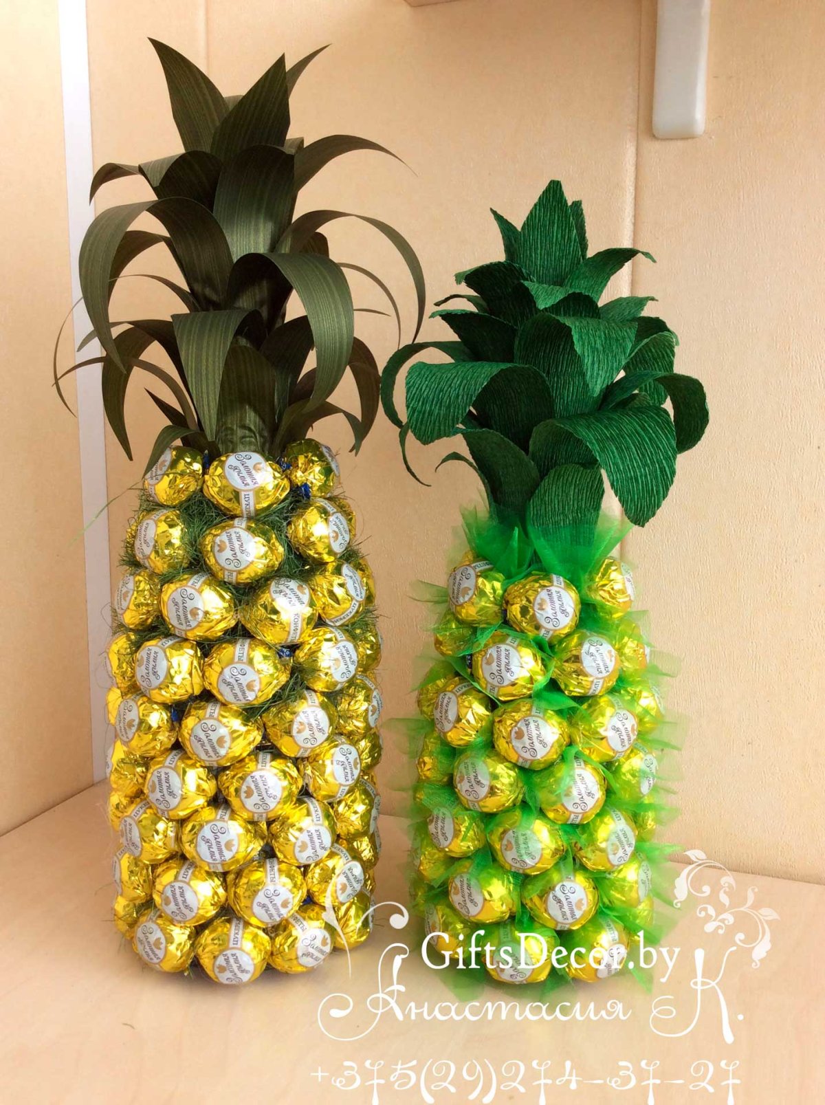Новогодний ананас из конфет и бутылки шампанского