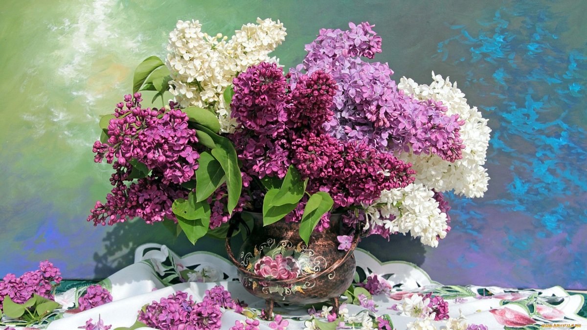 Букет сирени в руках