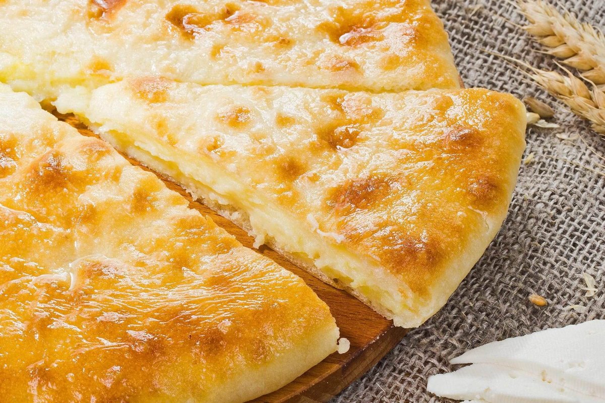 Пирог с сосисками и сыром