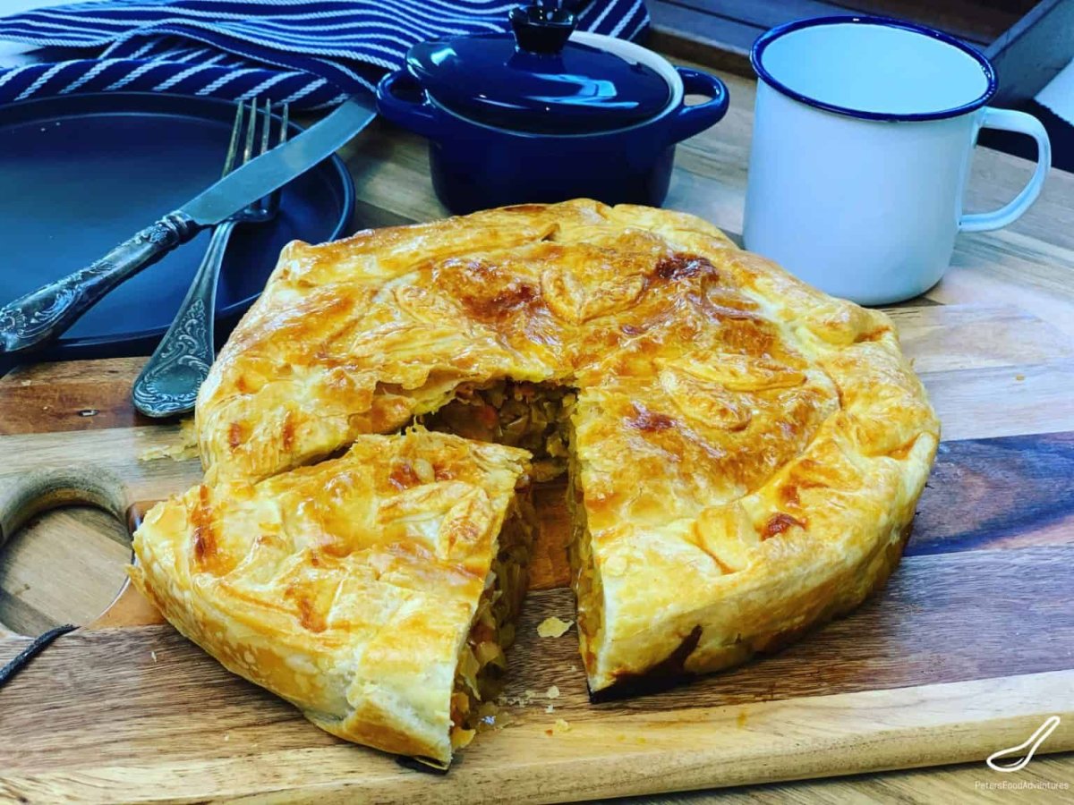 Пирог с капустой и мясом
