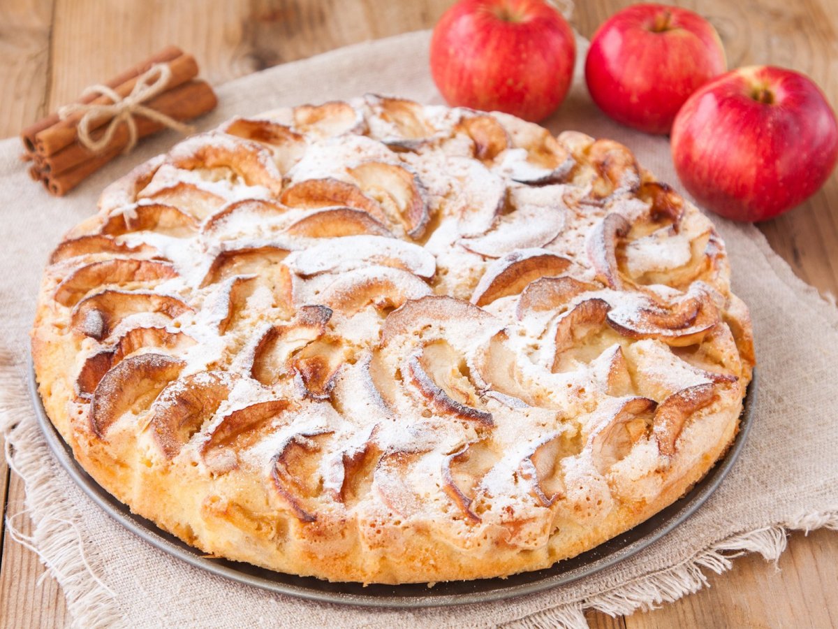 Пирог яблочный на сковороде
