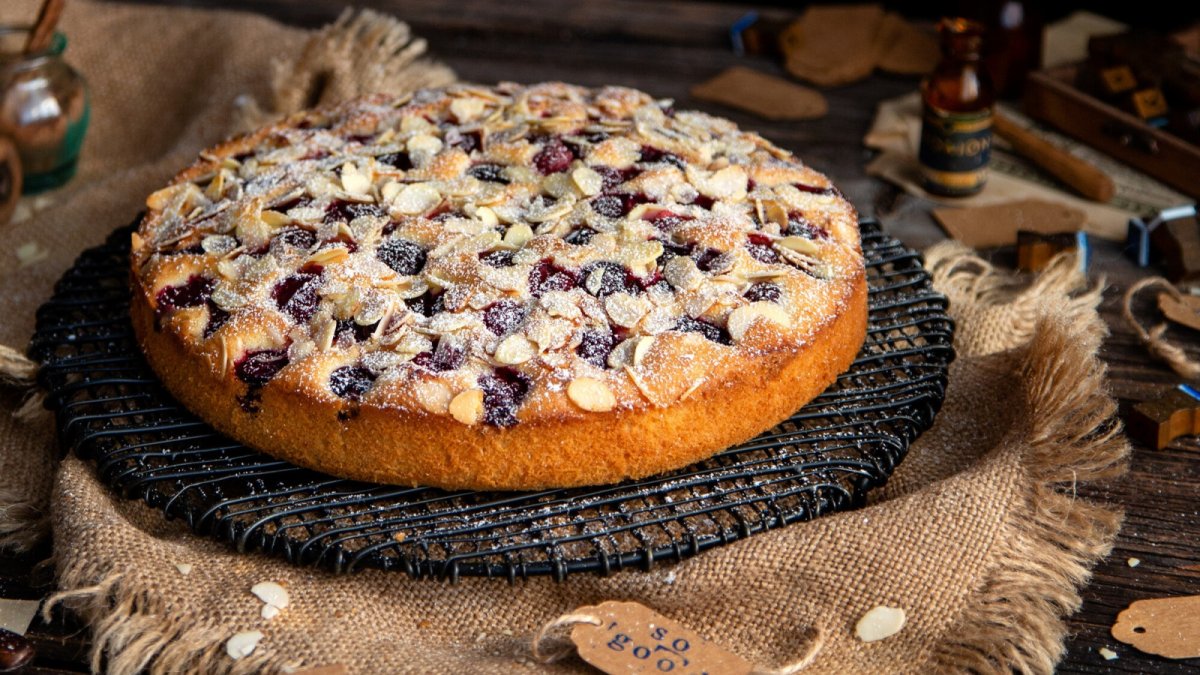 Пирог с клубникой