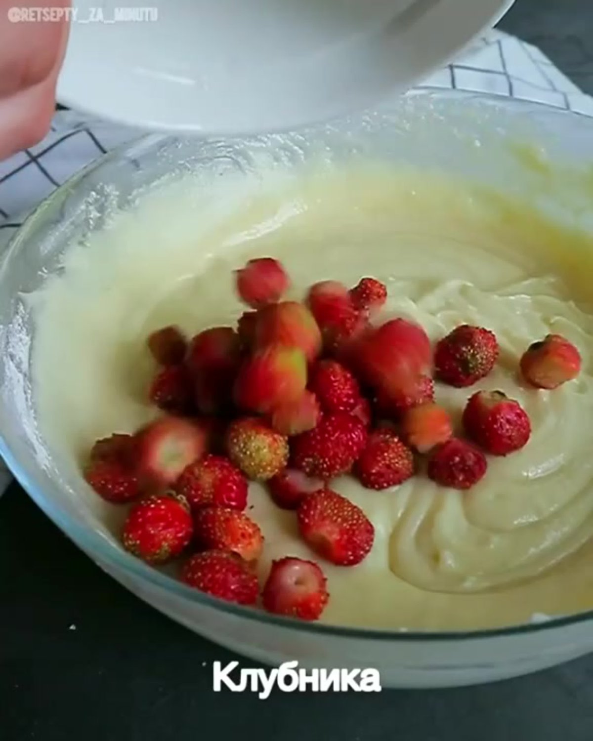 Тарт с клубникой и заварным кремом