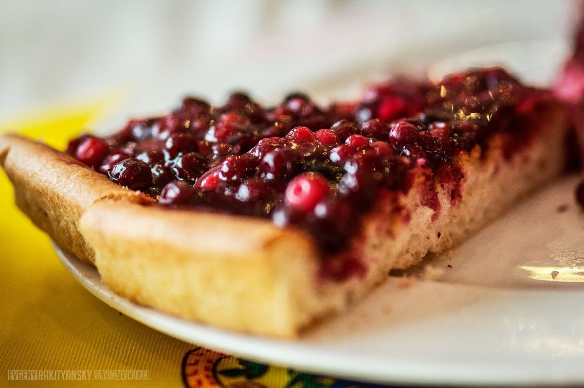 Пирог с брусникой