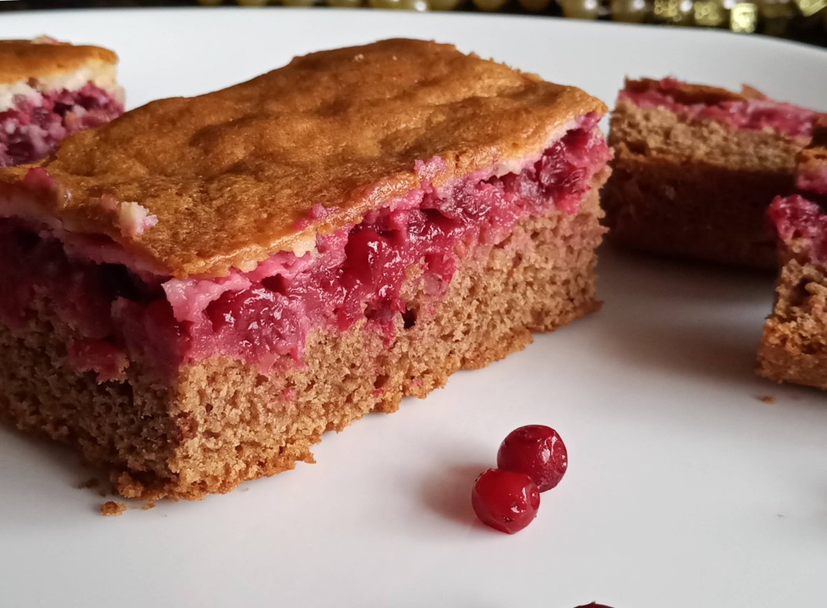 Пирог с брусникой