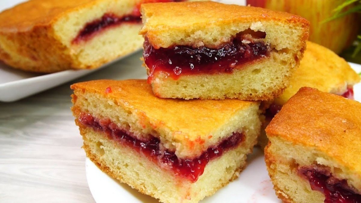 Пирог с малиной из песочного
