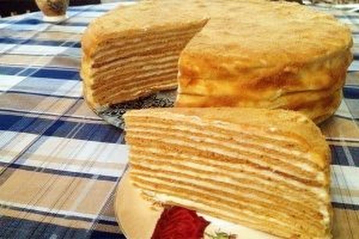 Медовик с малиновым конфи