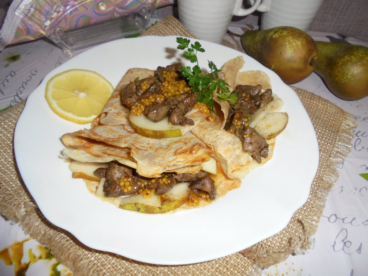Печеночный рулет с грибами