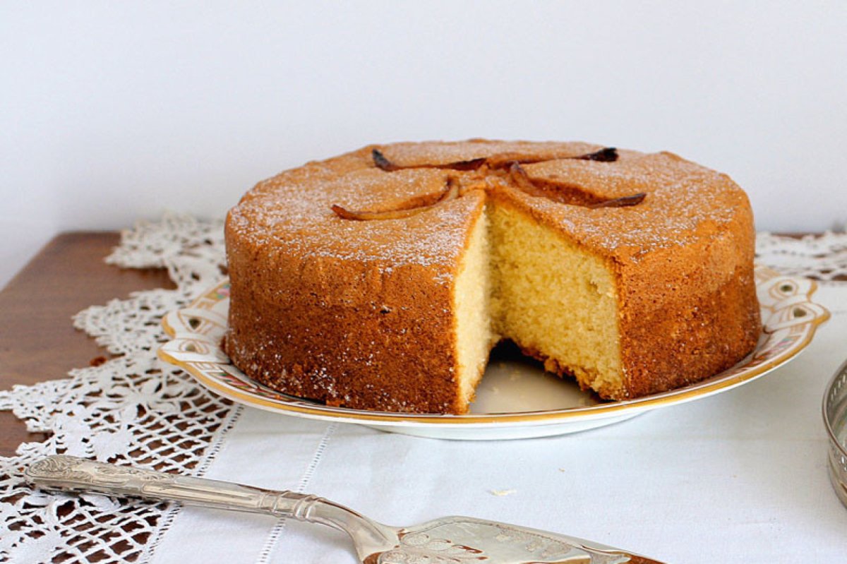 Шарлотка с яблоками