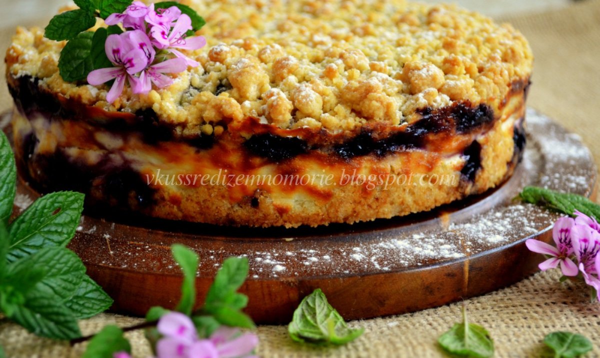 Песочный пирог с творогом и крошкой