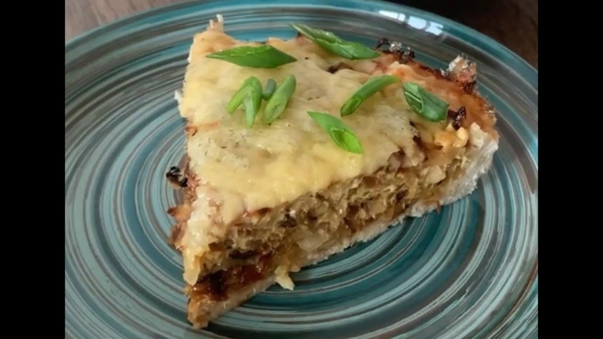 Пирог с курицей и огурцами солеными