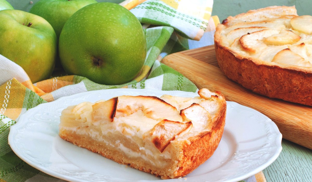 Яблочный пирог со сгущенкой