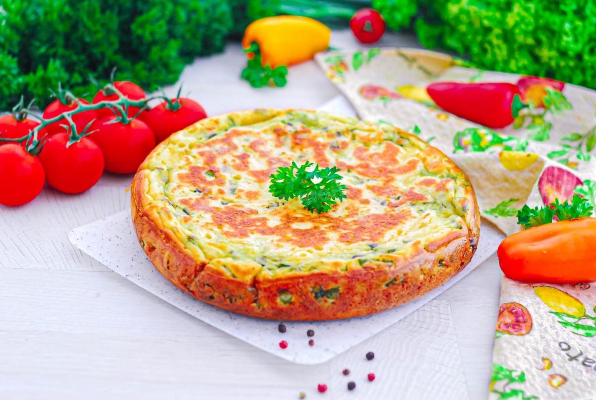 Заливной пирог с луком и яйцом