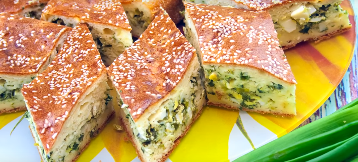 Пирог с луком и яйцом