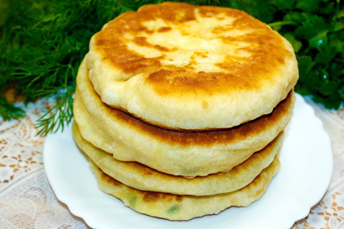 Блины с красной икрой и сметаной