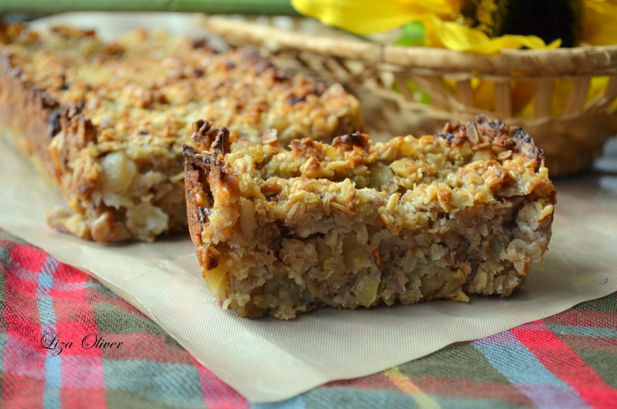 Пирог с яблоками и овсянкой