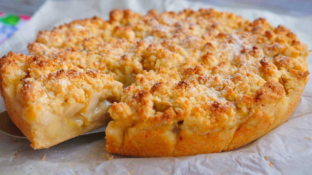 Шарлотка с яблоками классический