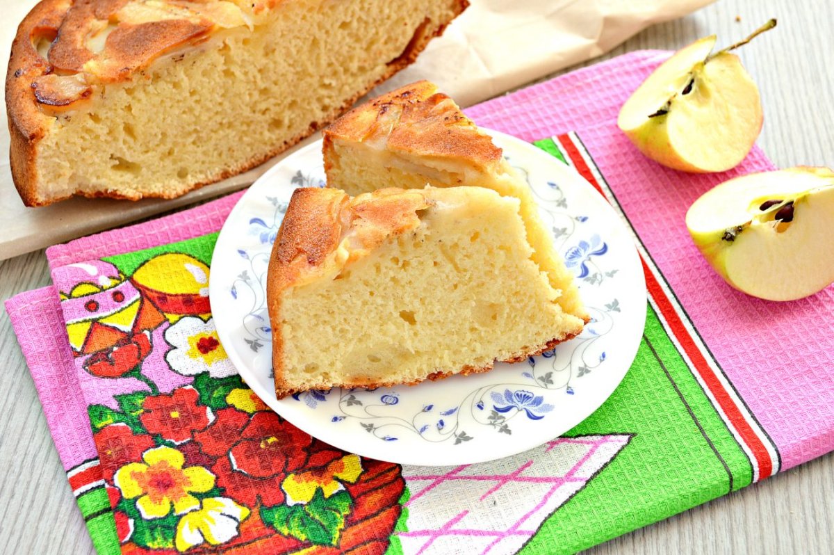 Шарлотка с ревенем
