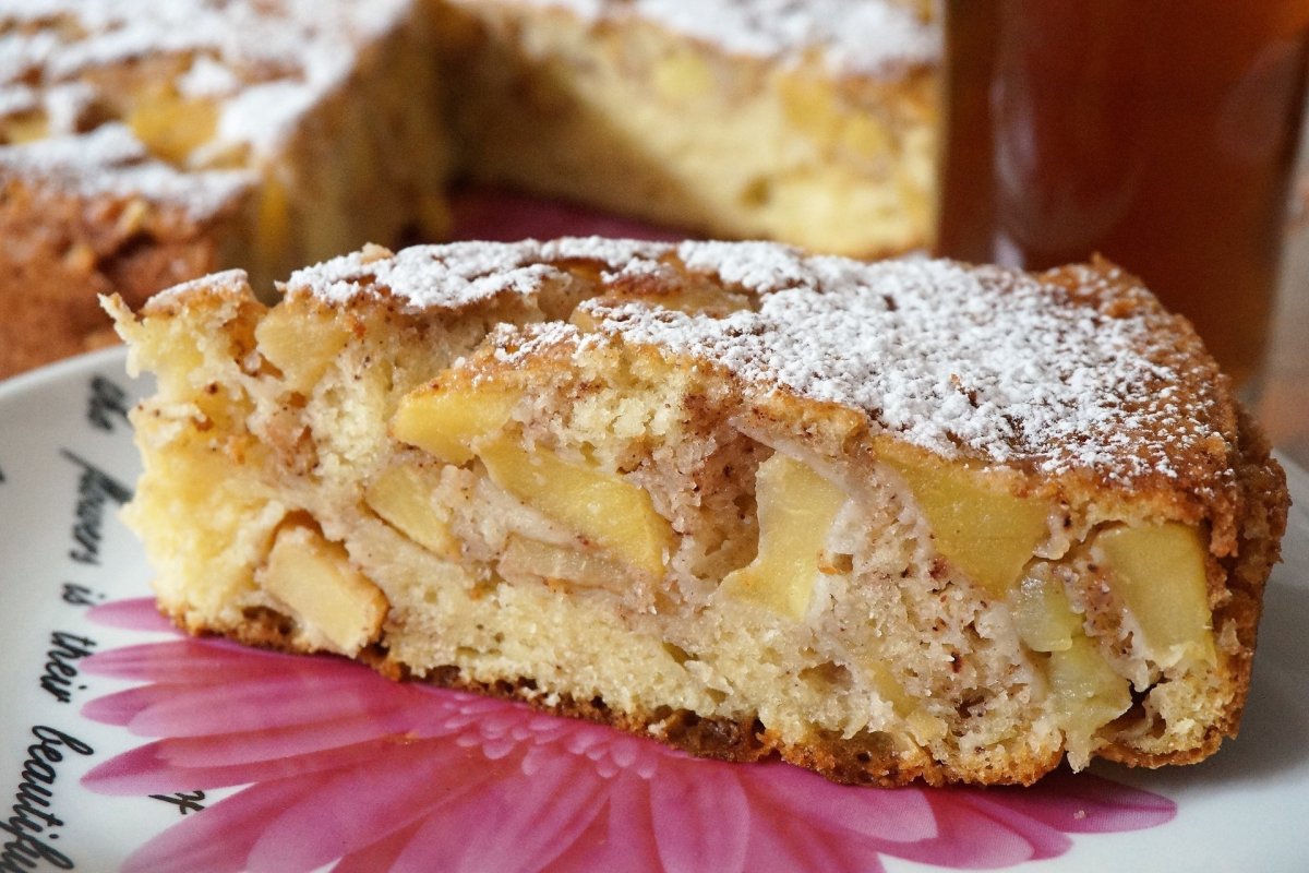 Шарлотка с яблоками классический