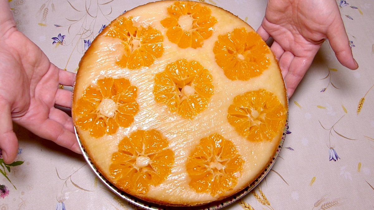 Пирок на сковороде с абрикосами