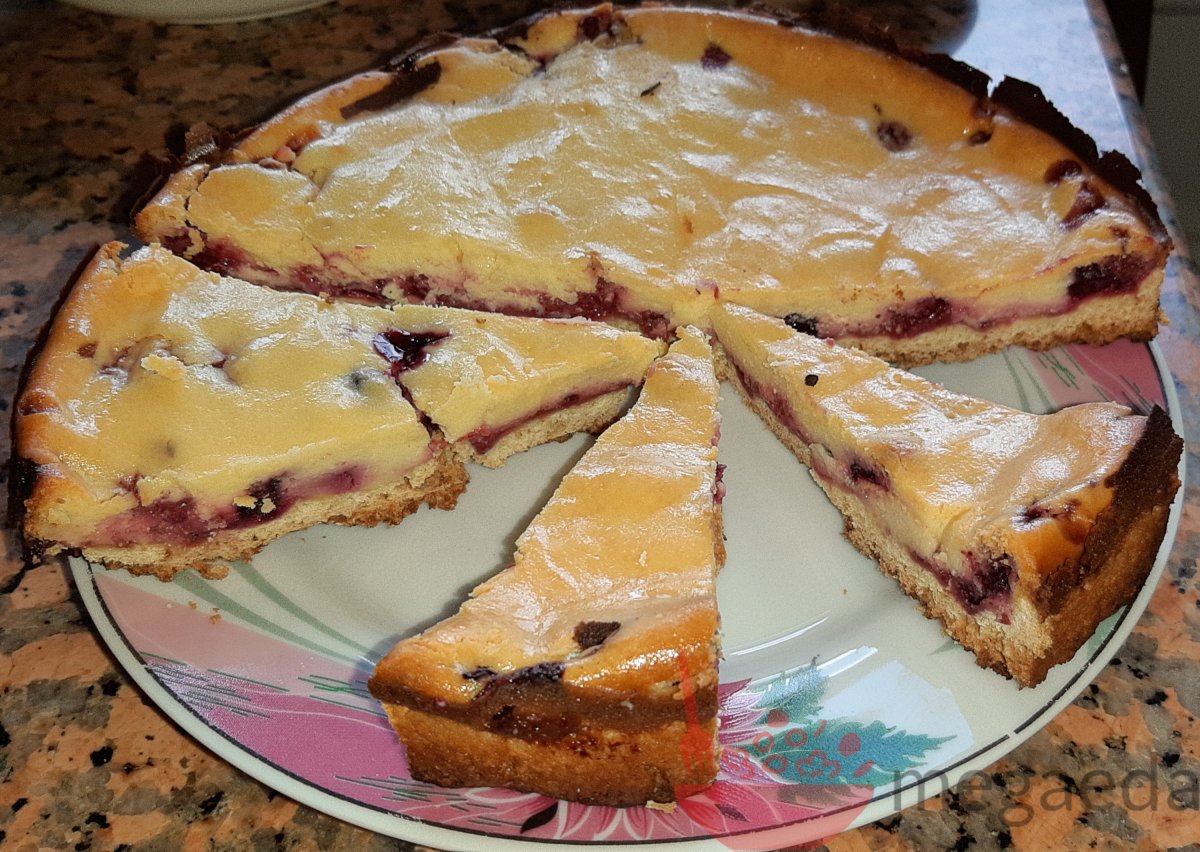 Великолепный сметанник с изюмом.