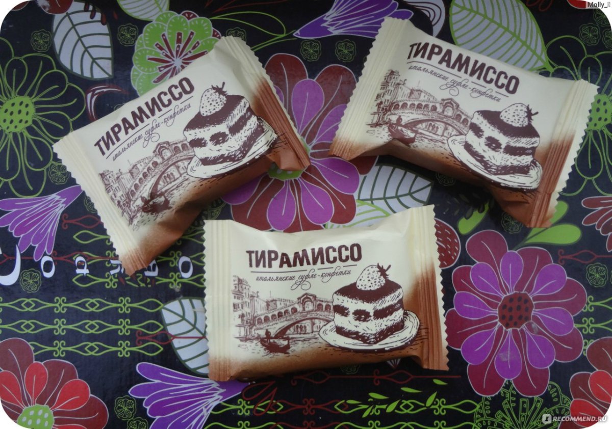 Сладости на темном фоне