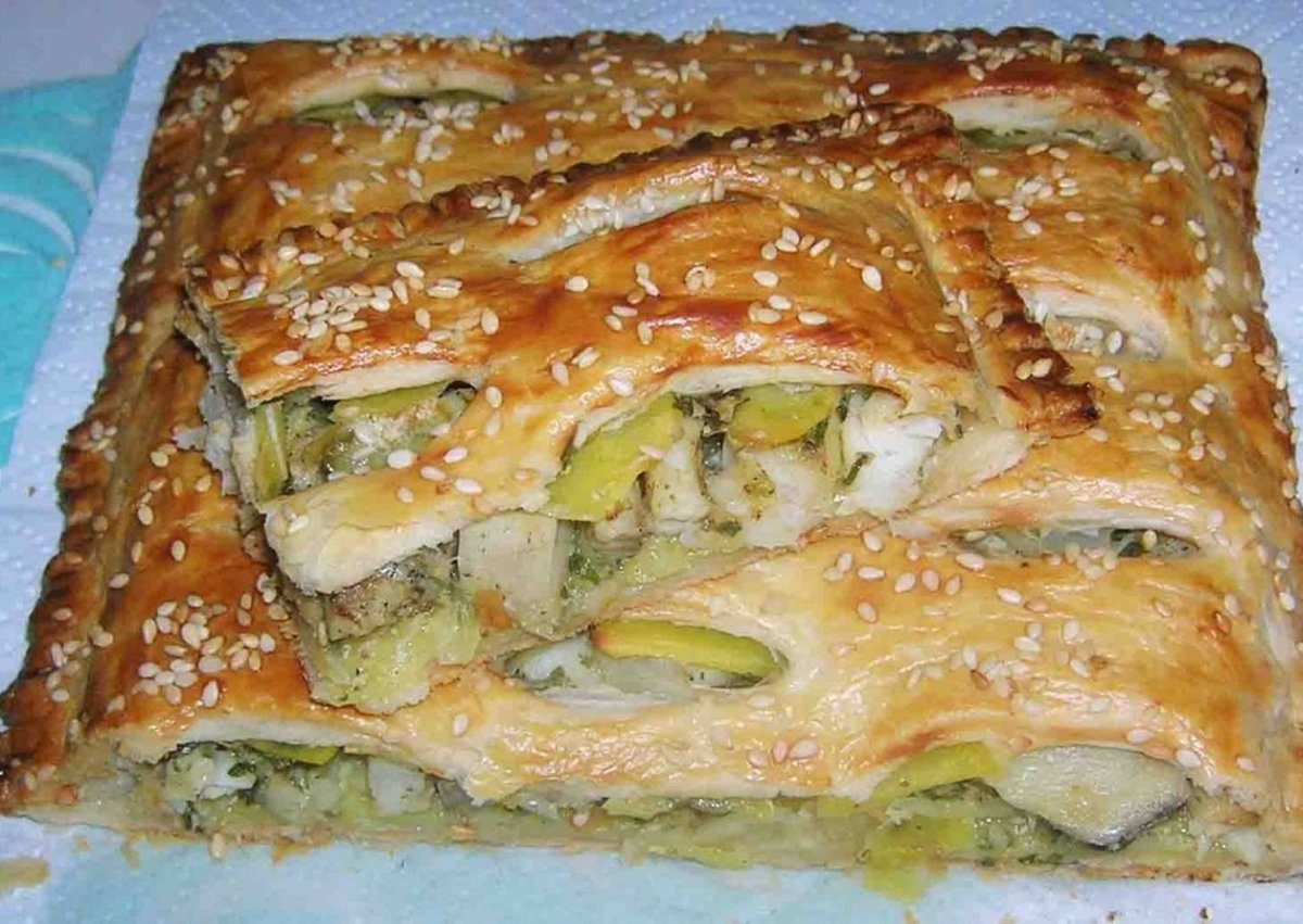 Слоеный пирог с рыбой