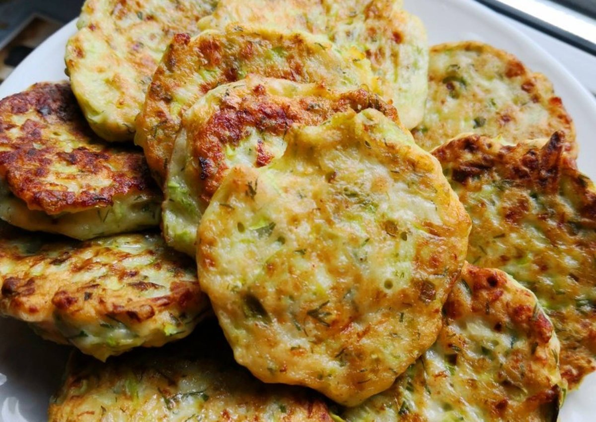 Кабачковые оладьи с сыром