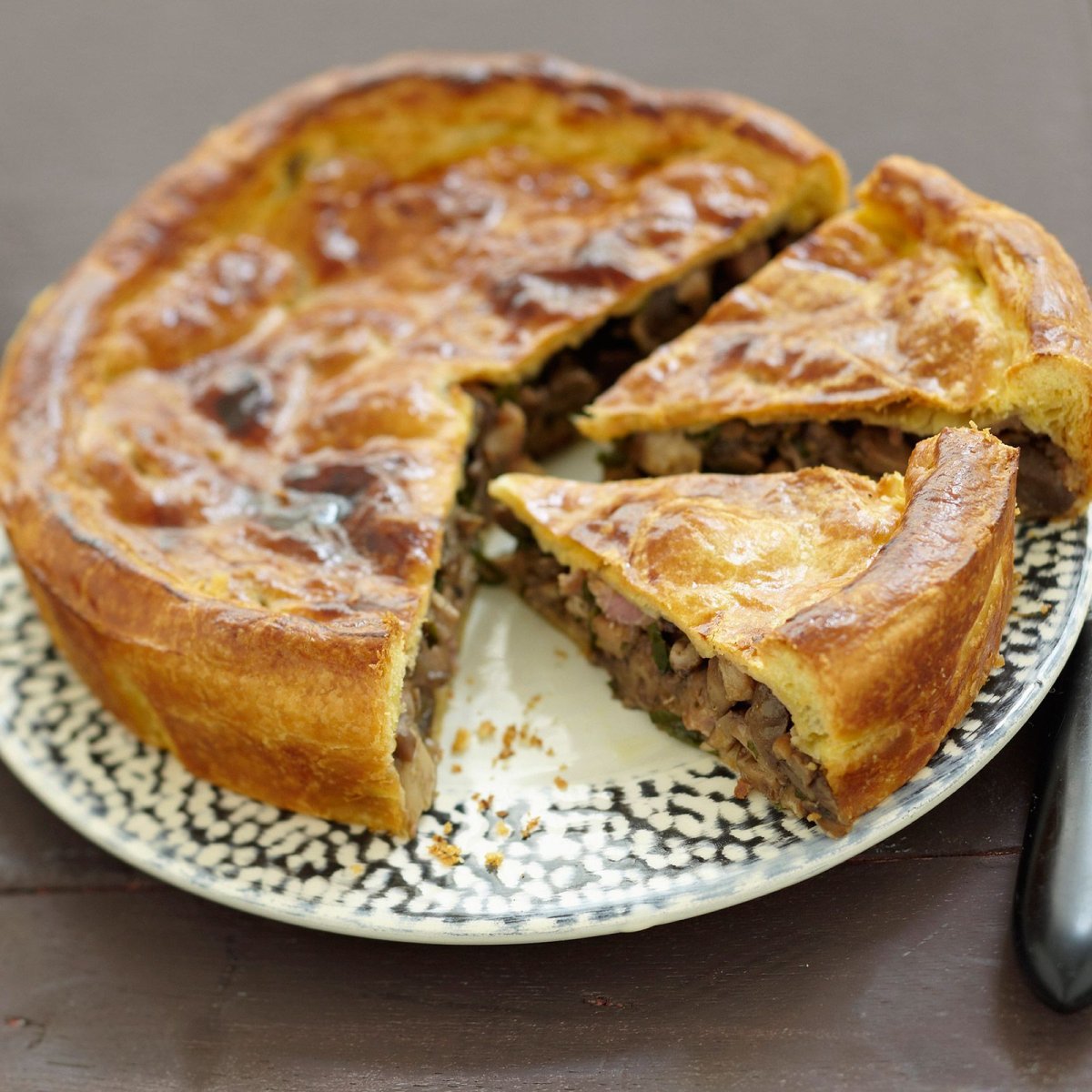 Закрытый пирог с грибами