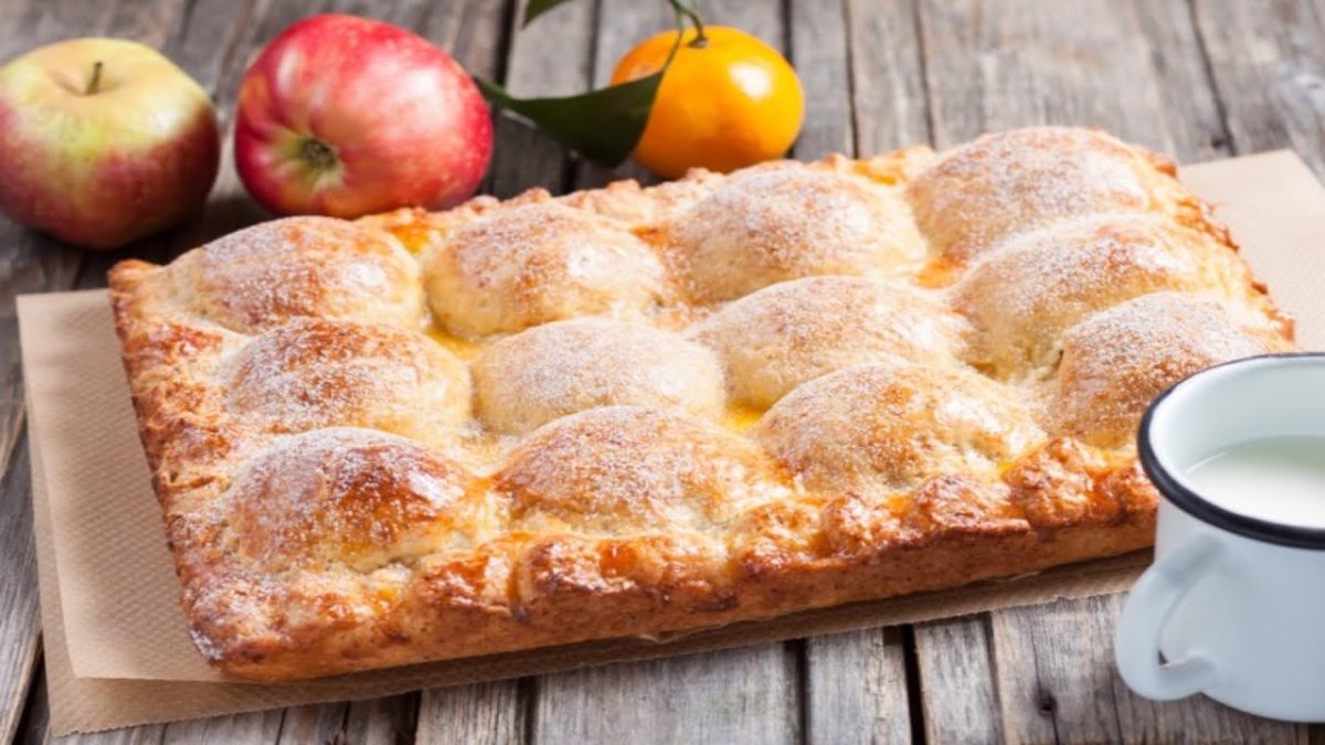 Кусок яблочного пирога