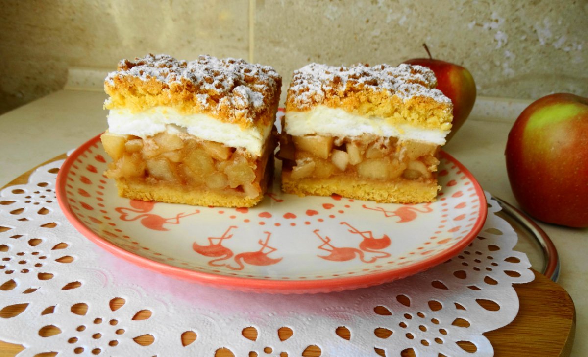 Чай с шарлоткой