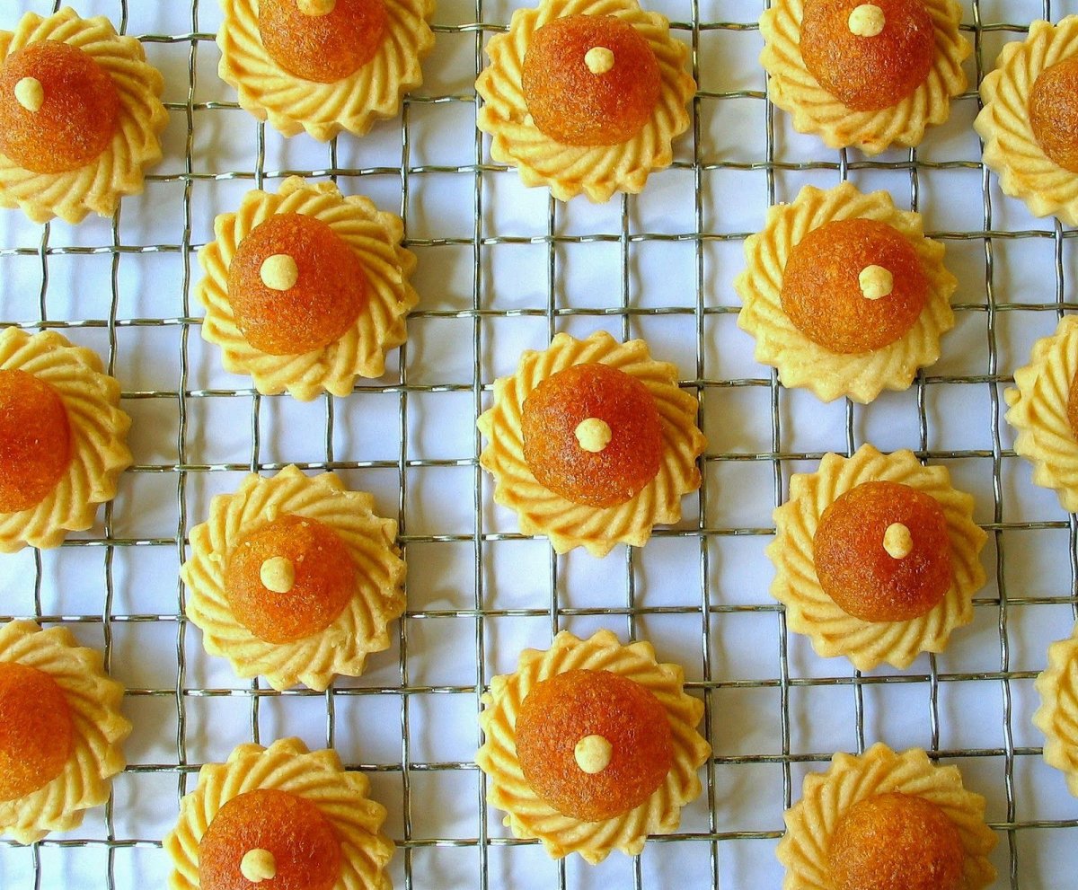 Песочный пирог с персиками консервированными