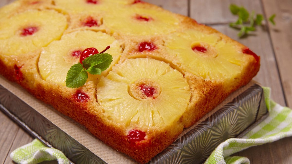 Заливной пирог с ананасами
