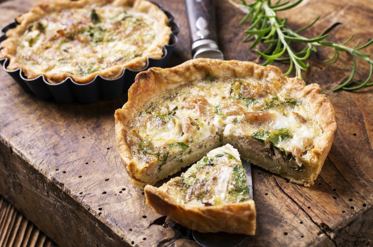Пирог с курицей и грибами и сыром
