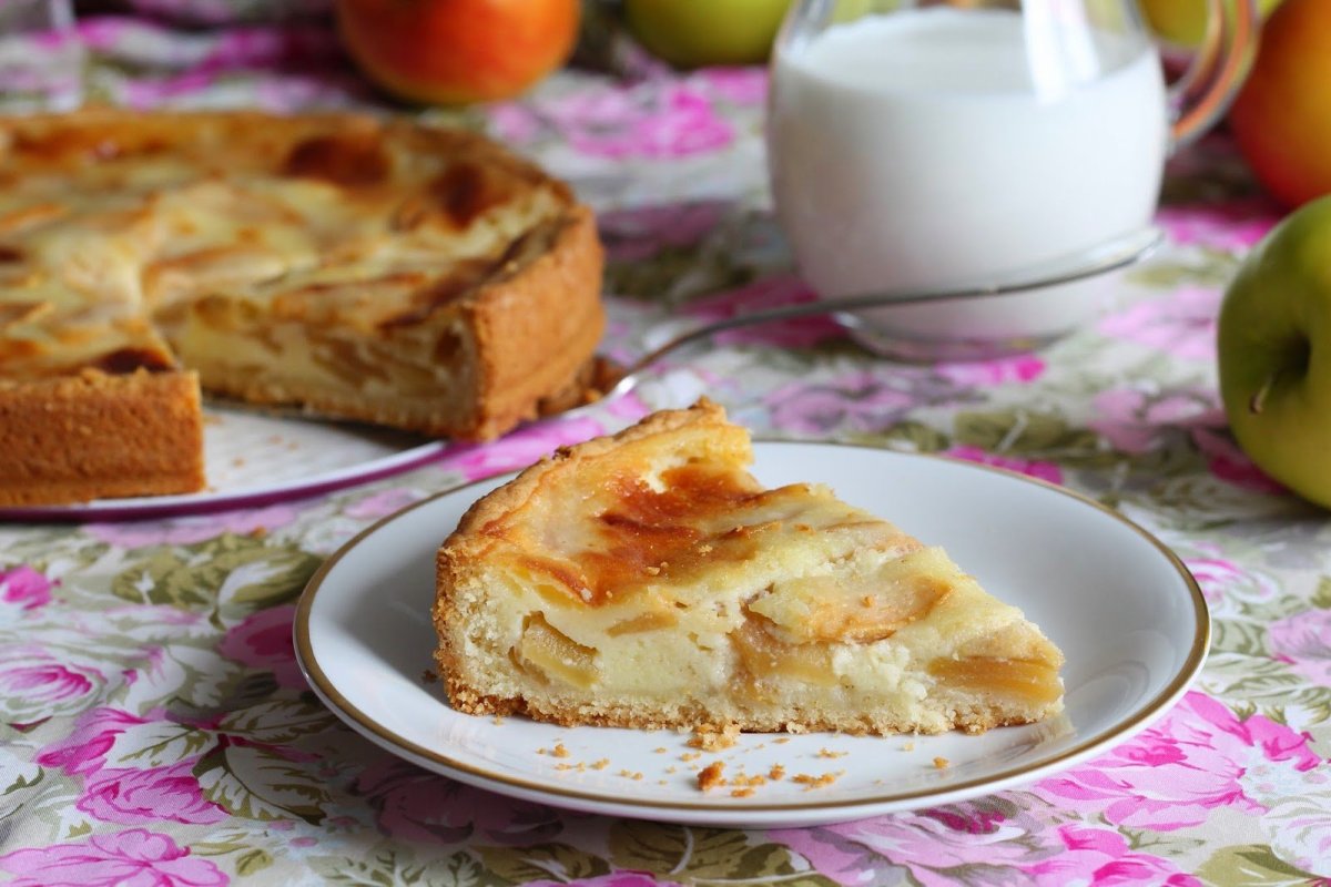 Кусок яблочного пирога