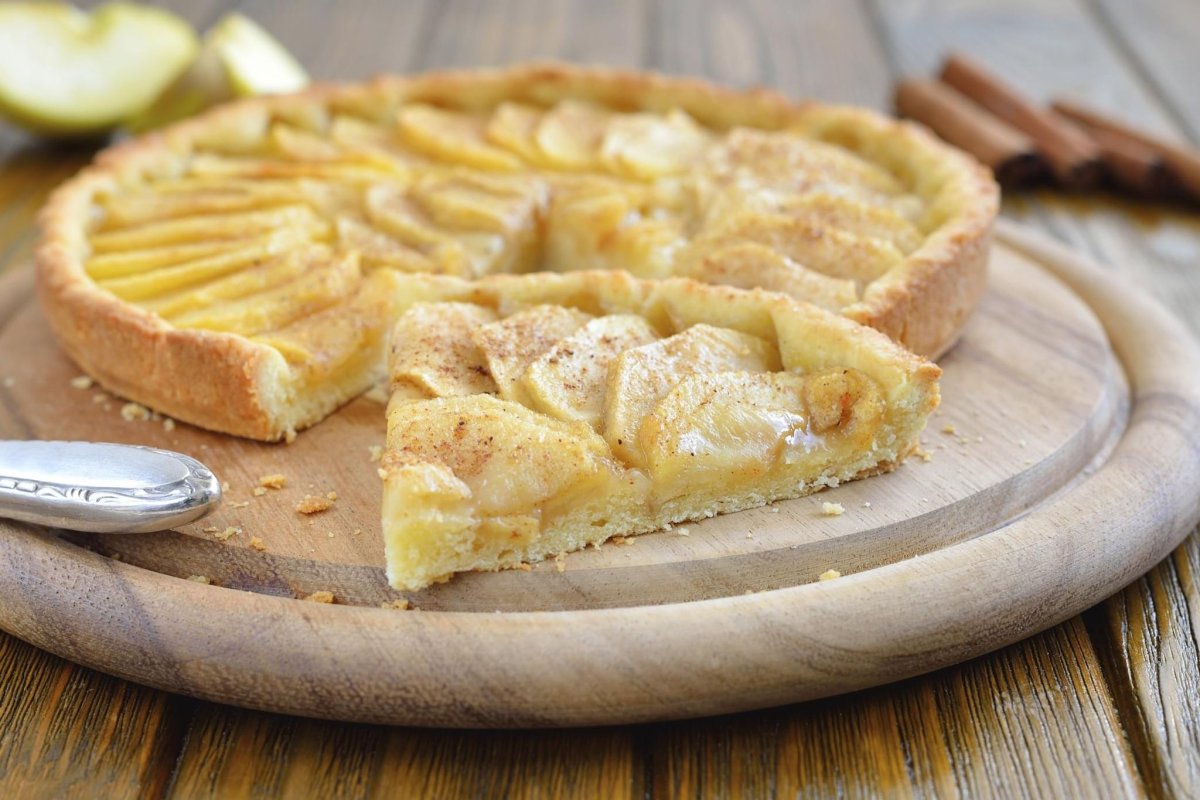 Тарт с яблоками и орешками