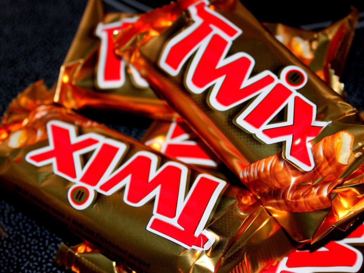 Шоколадный батончик Twix 55 гр