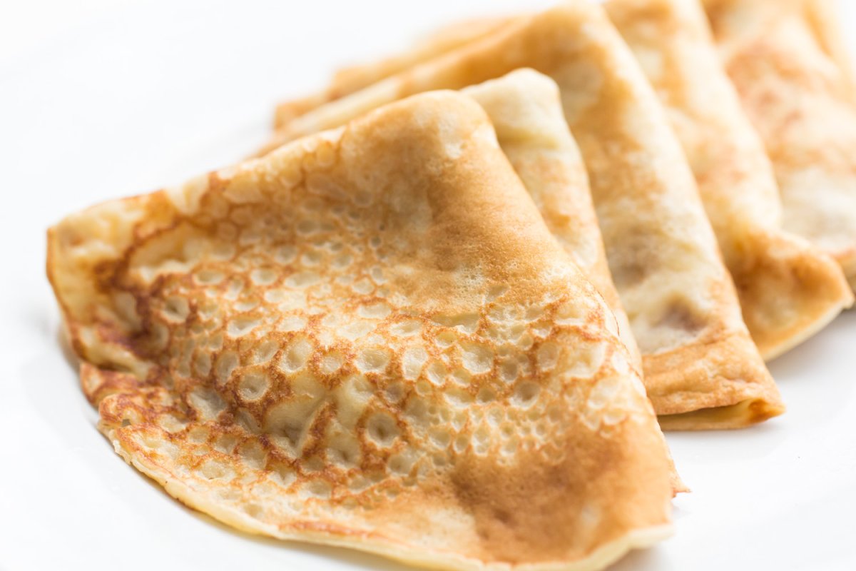 Блины с маслом и сметаной