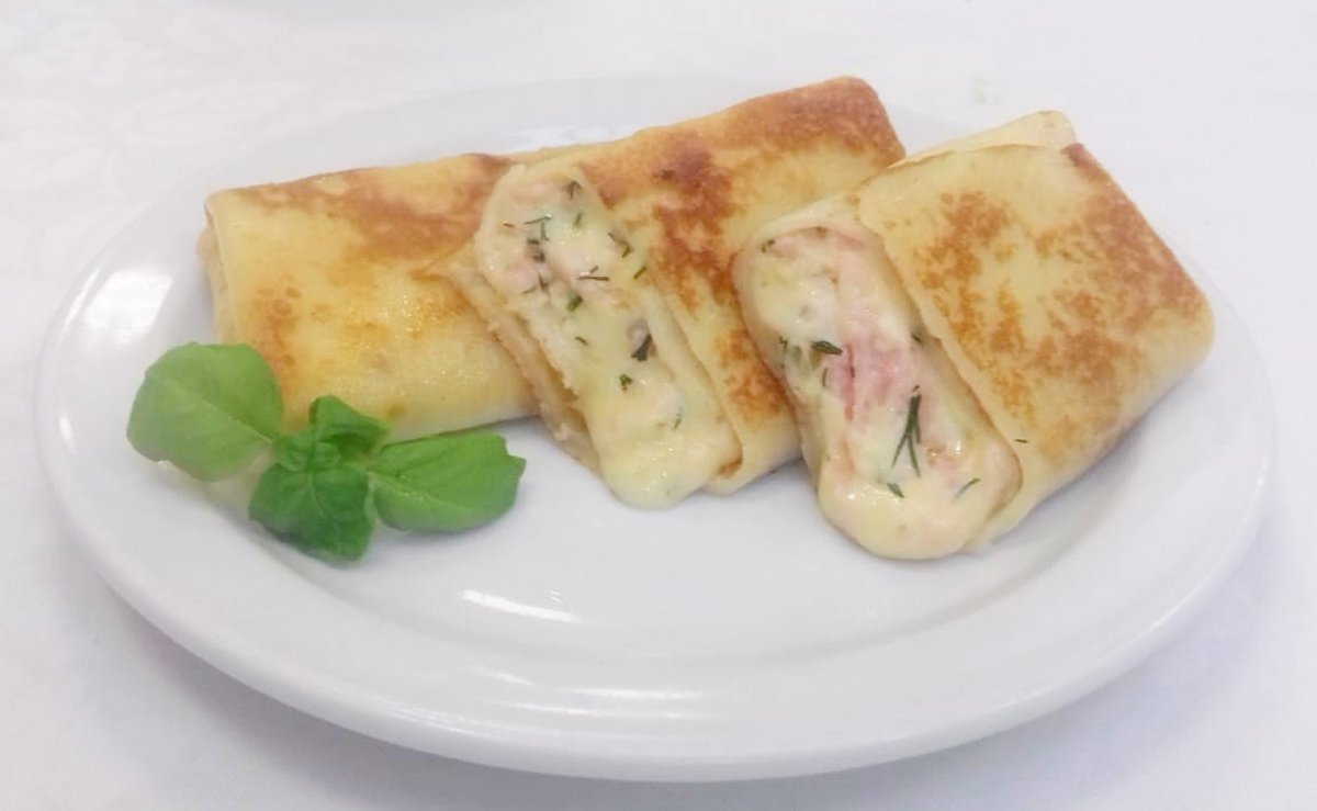Блинчики фаршированные сыром