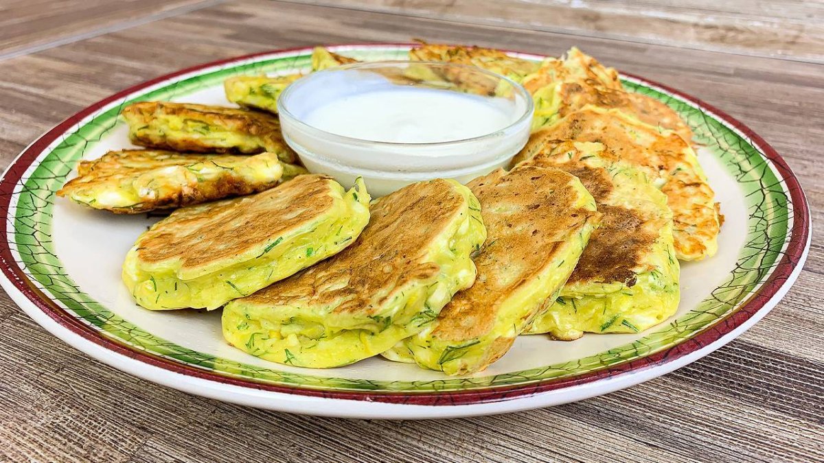 Кабачковые оладьи с сыром