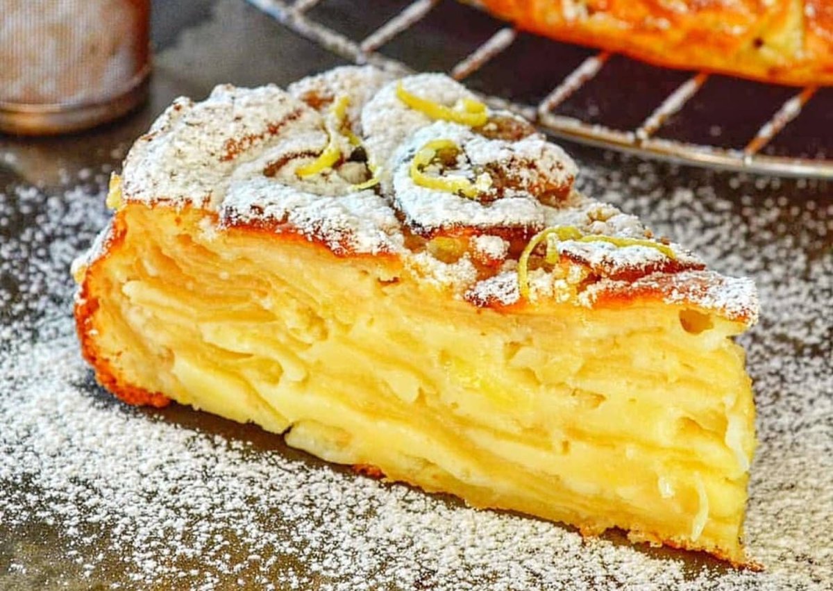 Торт красный бархат с клюквенным конфи