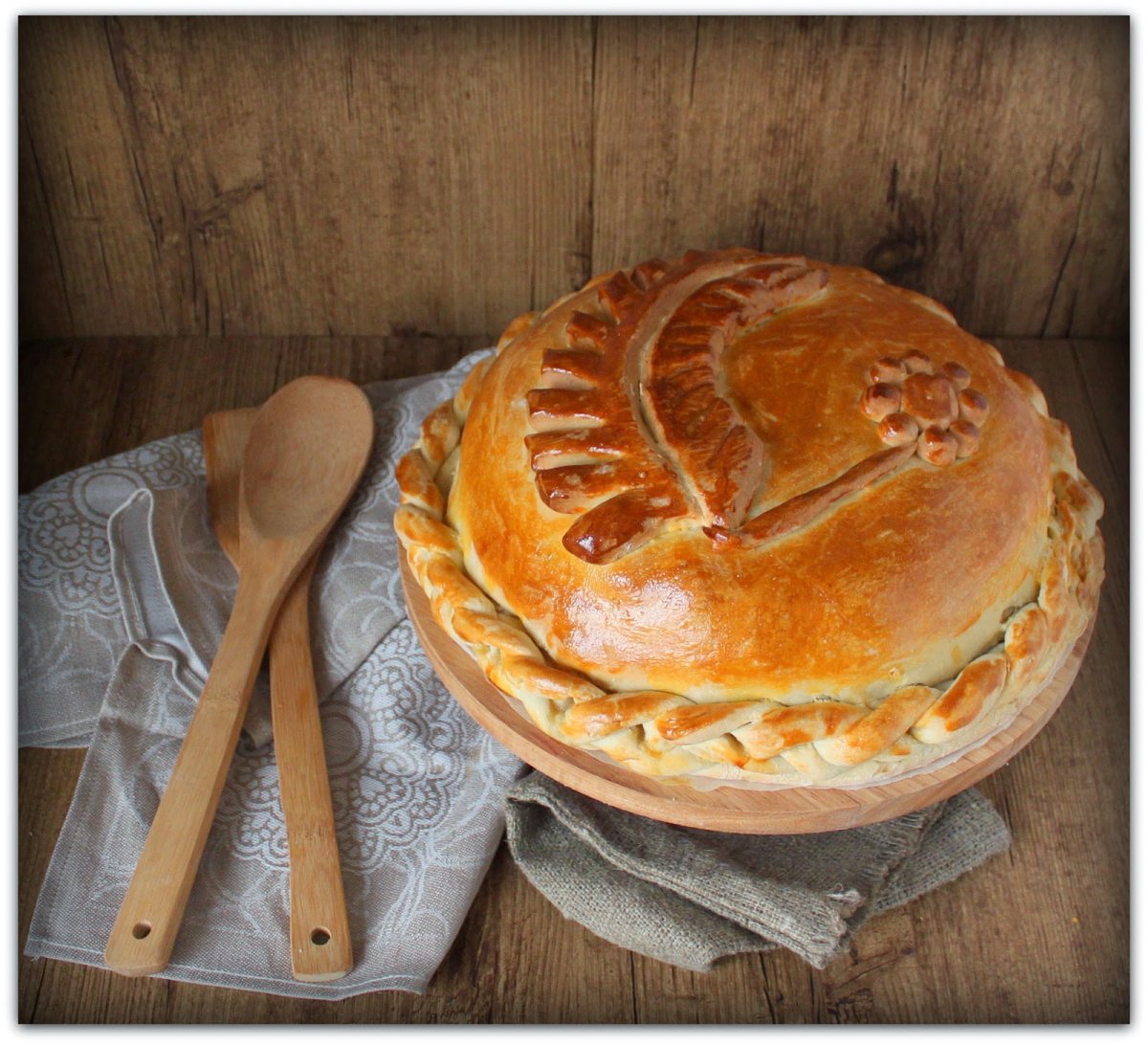 Пироги с брусникой из дрожжевого