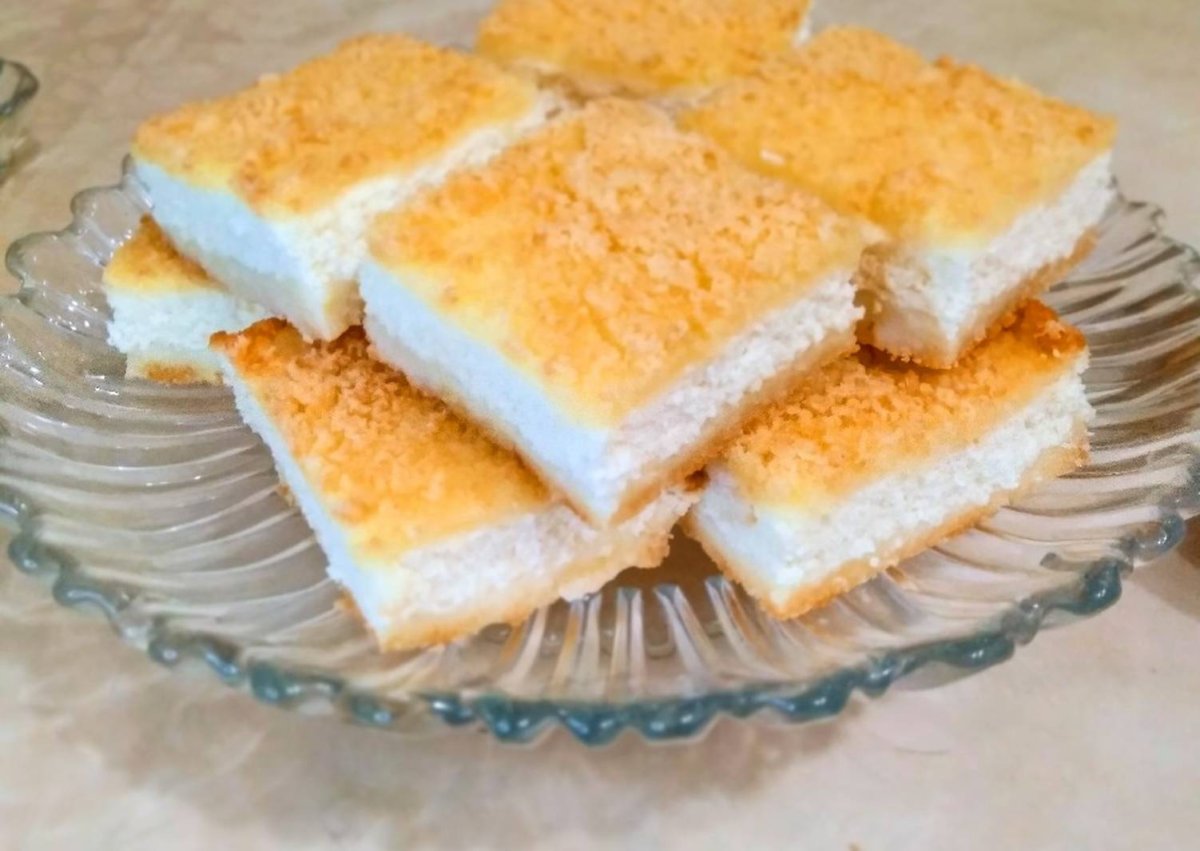Шарлотка с карамелизированными грушами