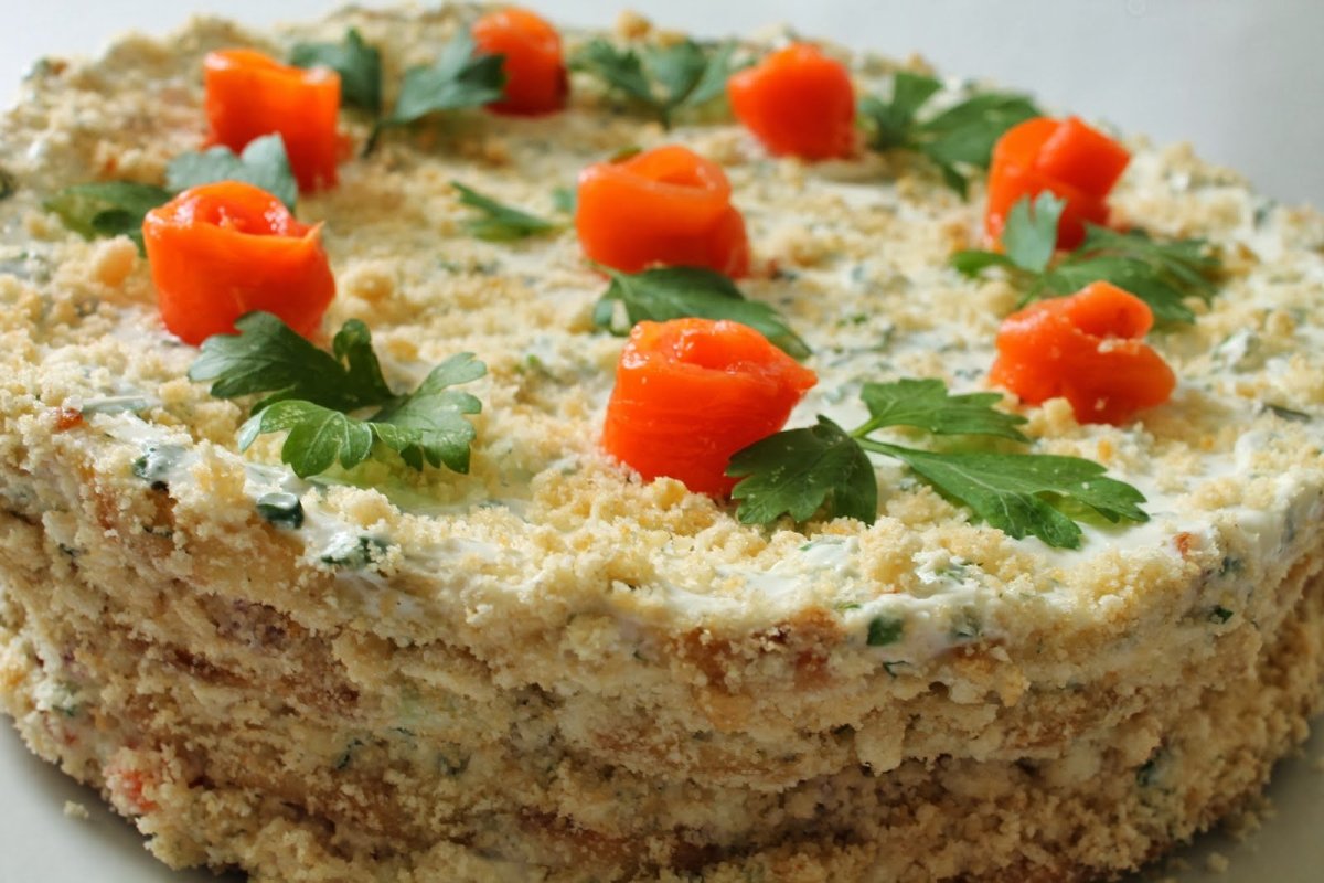 Блинный торт с помидорами и сыром