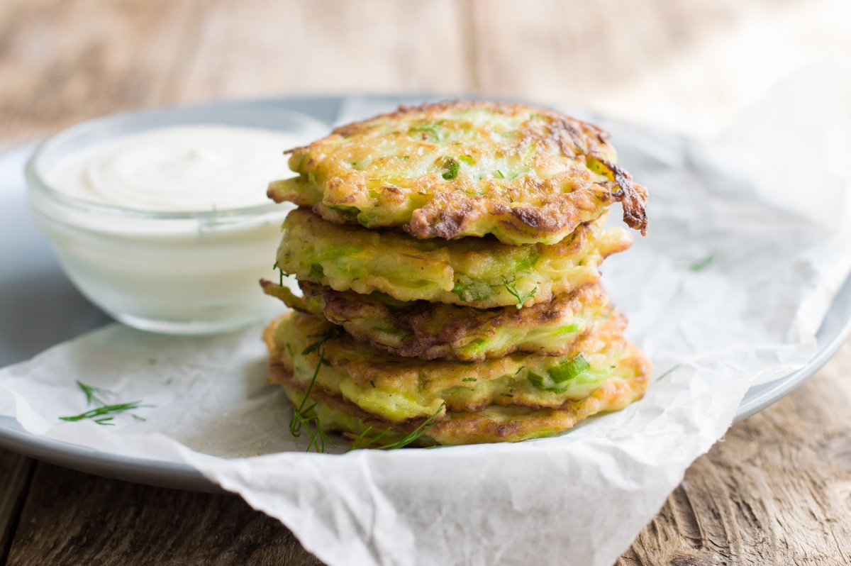 Кабачковые оладьи с сыром и зеленью