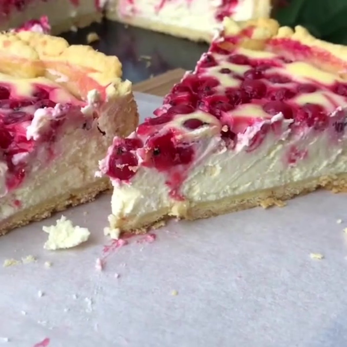 Пирог с творогом и ягодами
