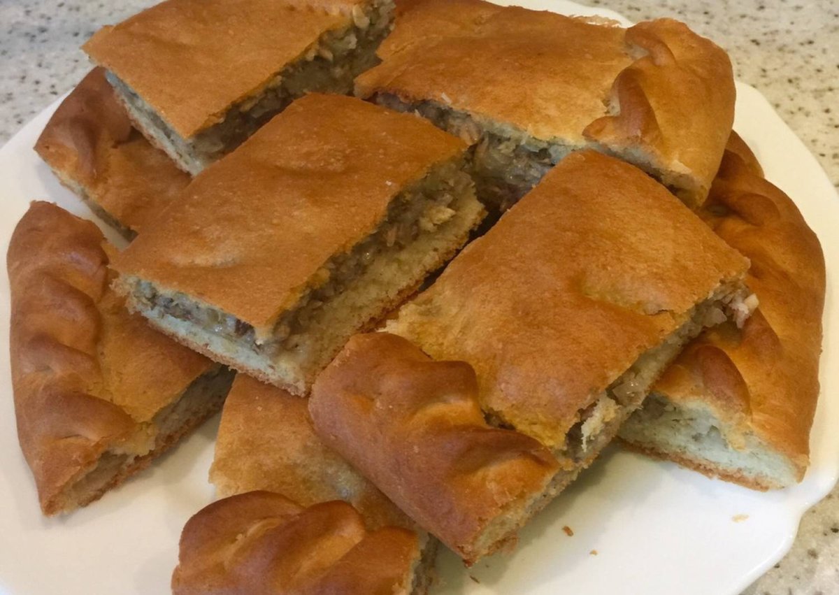Пирог с сайрой и картошкой